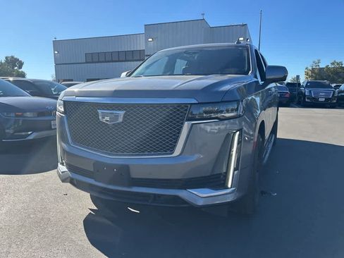 Used 2021 Cadillac Escalade ESV Premium Luxury w/ LPO, Radiant Package image 5