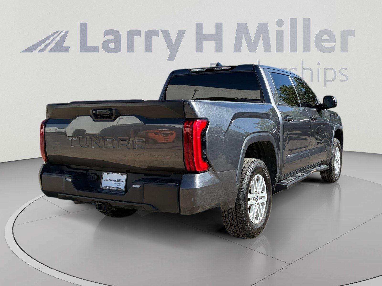 Used 2022 Toyota Tundra SR5 w/ SR5 Premium Package RWD image 5