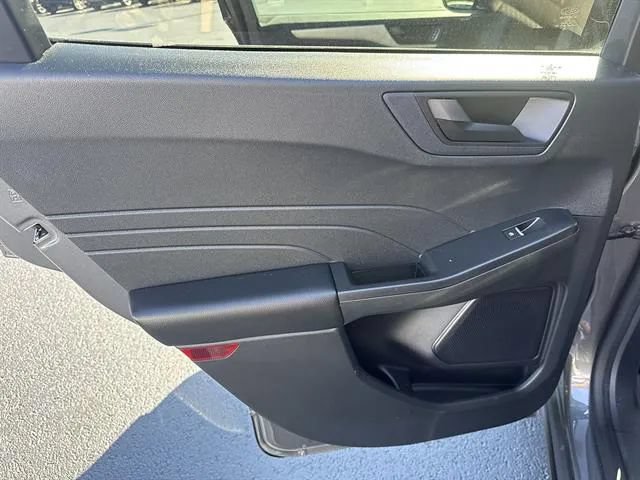 Used 2022 Ford Escape SE w/ Convenience Package FWD image 12