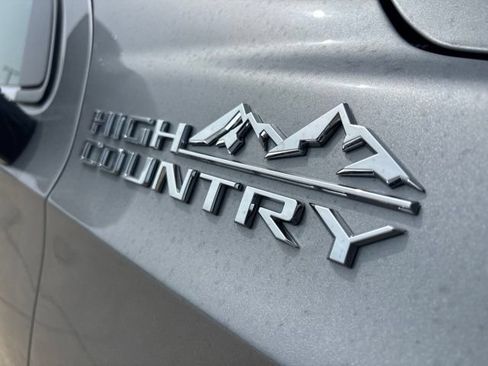 New 2026 Chevrolet Suburban High Country AWD/4WD image 10