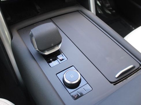 Certified 2025 Land Rover Discovery Dynamic SE image 27