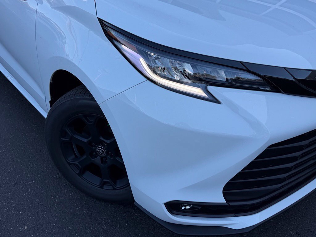 New 2026 Toyota Sienna XLE Woodland Edition AWD/4WD image 4