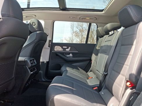 Certified 2025 Mercedes-Benz GLS 450 4MATIC image 9