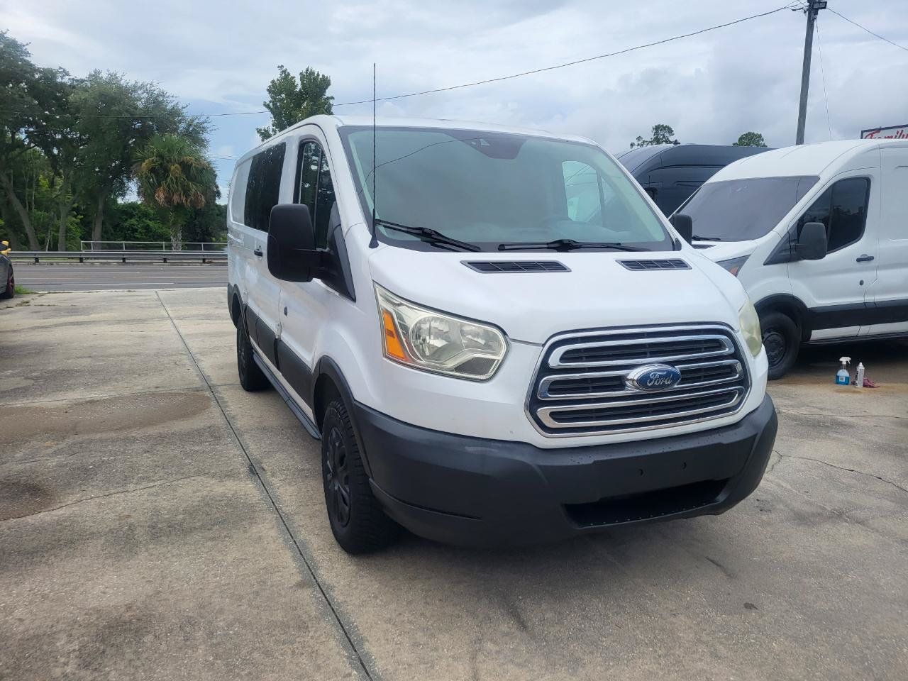 Used 2016 Ford Transit 250 130 Low Roof w/ Exterior Upgrade Package RWD image 5