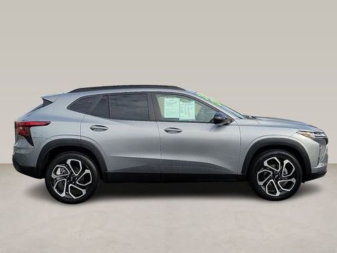 Used 2025 Chevrolet Trax RS w/ Driver Confidence Package image 2