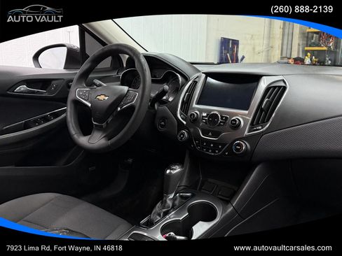 Used 2016 Chevrolet Cruze LT w/ Sun And Sound Package FWD image 10