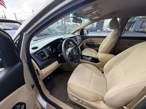 Used 2016 Kia Sedona LX w/ Option Group 020 FWD image 9