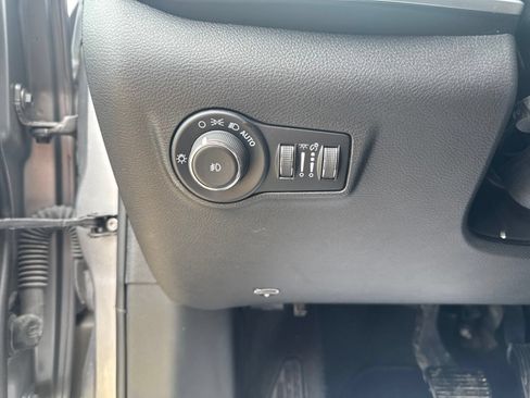 Used 2024 Jeep Compass Latitude AWD/4WD image 12