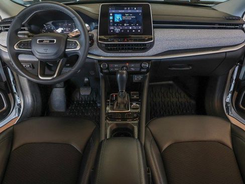 Used 2022 Jeep Compass Latitude image 36