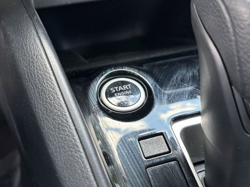 Used 2025 Nissan Versa SV FWD image 22