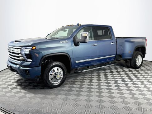 Used 2026 Chevrolet Silverado 3500 High Country w/ High Country Premium Package AWD/4WD image 4