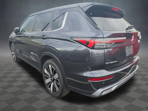 Used 2025 Mitsubishi Outlander AWD image 13