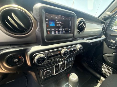 Used 2018 Jeep Wrangler Unlimited Sport AWD/4WD image 17