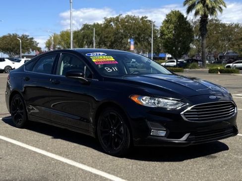 Used 2019 Ford Fusion SE w/ Equipment Group 151A FWD image 3