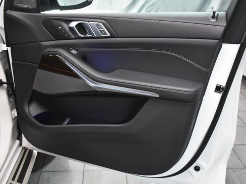 Used 2026 BMW X7 xDrive40i image 16