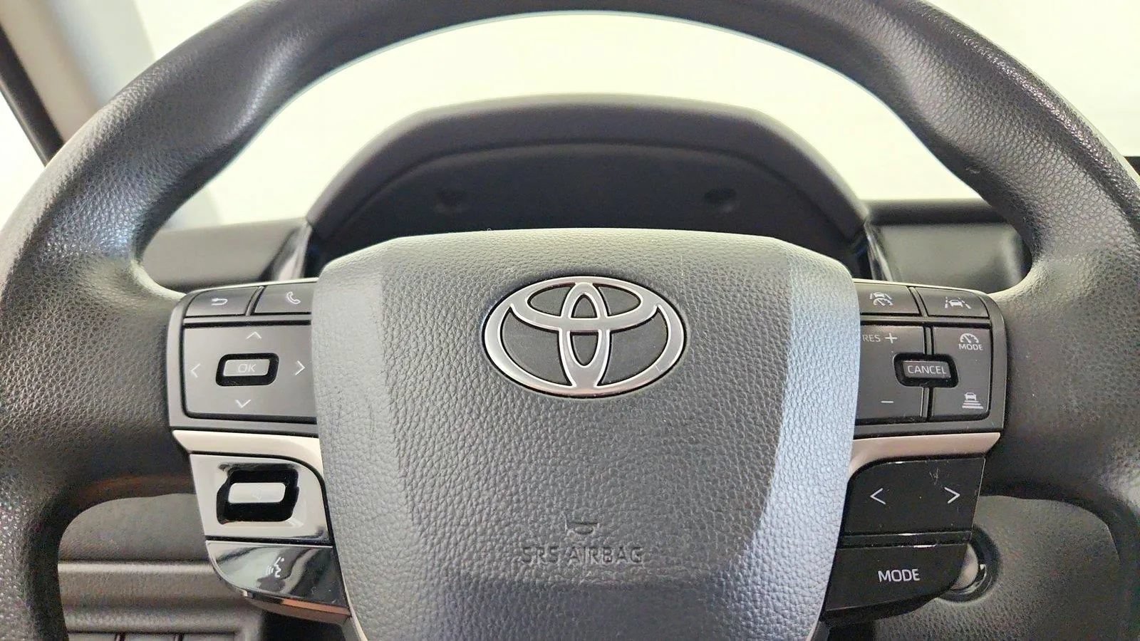Used 2025 Toyota Camry LE FWD image 18