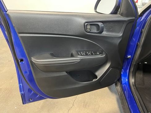 Used 2025 Hyundai Venue Limited FWD image 24