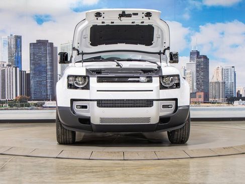 Used 2025 Land Rover Defender 110 S image 4