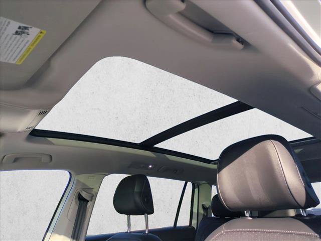 Used 2019 Volkswagen Tiguan SE w/ Panoramic Sunroof Package FWD image 15