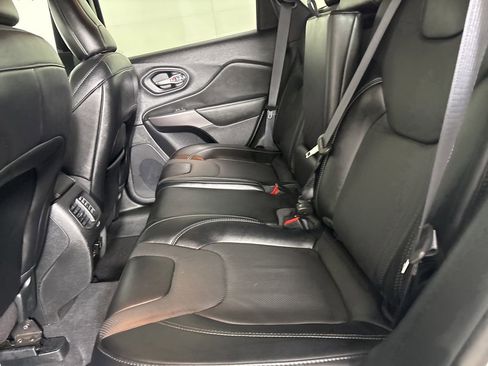 Used 2022 Jeep Cherokee Limited image 21