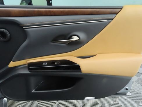 Used 2022 Lexus ES 300h w/ Premium Package image 25