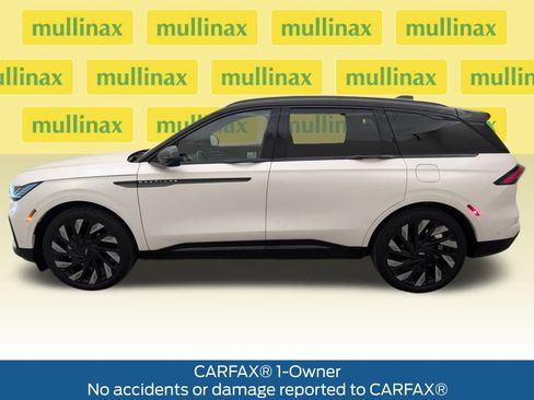 Used 2024 Lincoln Nautilus Reserve w/ Equipment Group 203A image 11