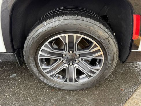 Used 2024 Jeep Wagoneer L Series II w/ Flexible Seating Group image 13