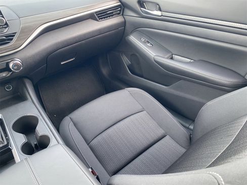 New 2025 Nissan Altima 2.5 SV image 17