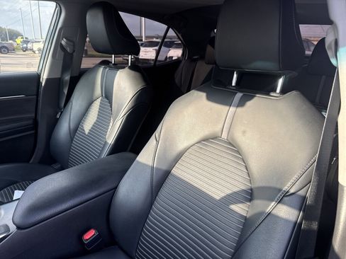 Used 2020 Toyota Camry SE image 28