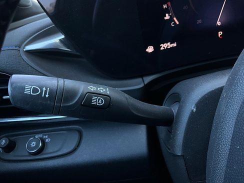 Used 2025 Buick Envista Sport Touring image 33