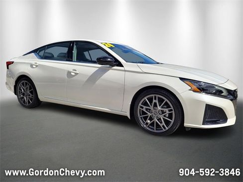 Used 2024 Nissan Altima 2.0 SR image 8