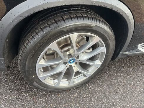 Used 2025 BMW X5 xDrive50e image 16