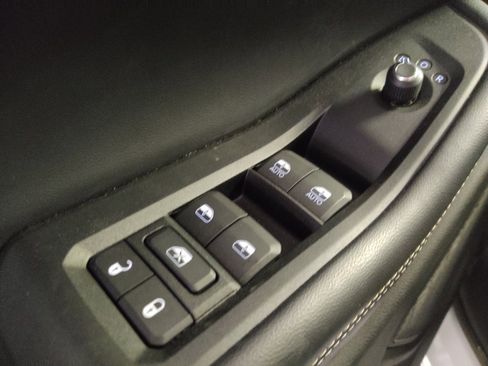 Used 2023 Jeep Grand Cherokee Laredo RWD image 27