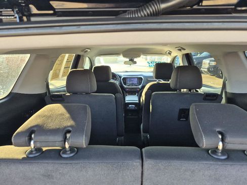 Used 2023 GMC Acadia SLE w/ Driver Convenience Package image 17
