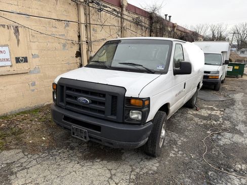 Used 2014 Ford E-250 and Econoline 250 Extended image 1