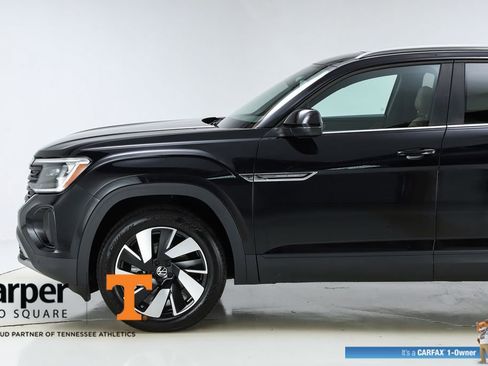 Used 2025 Volkswagen Atlas Cross Sport SE w/ Panoramic Sunroof Package image 3