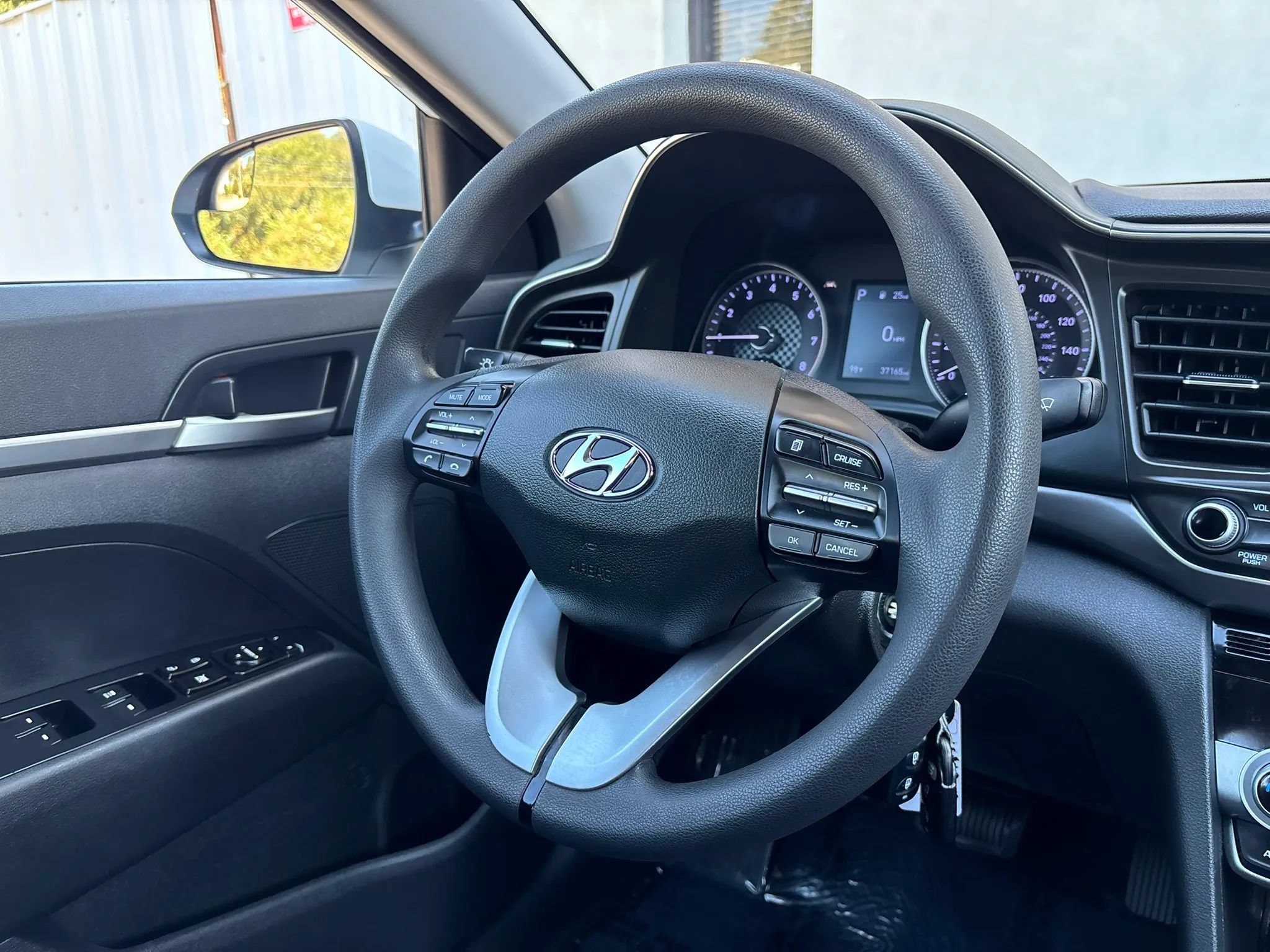 Used 2020 Hyundai Elantra SE w/ Cargo Package (C1) FWD image 11