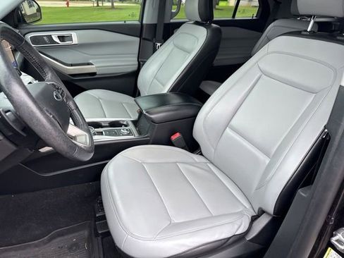 Used 2021 Ford Explorer XLT w/ Equipment Group 202A AWD/4WD image 9