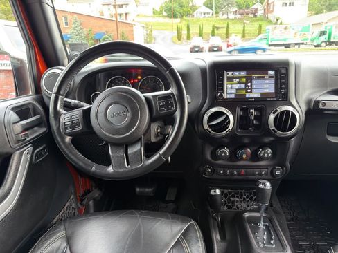 Used 2014 Jeep Wrangler Unlimited Sahara w/ Connectivity Group AWD/4WD image 18