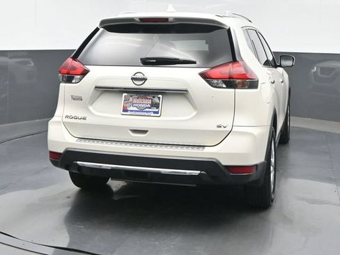 Used 2018 Nissan Rogue SV FWD image 5