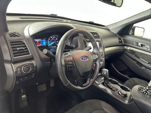 Used 2018 Ford Explorer XLT w/ Equipment Group 202A image 13