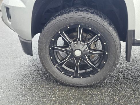 Used 2017 GMC Canyon SLT image 10