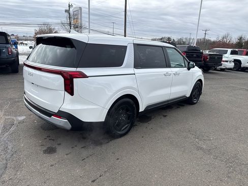 Used 2025 Kia Carnival image 5