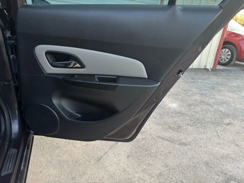 Used 2014 Chevrolet Cruze LS image 10