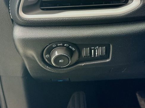 New 2026 Chrysler Pacifica Select image 9