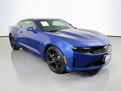 Used 2022 Chevrolet Camaro LT RWD image 4