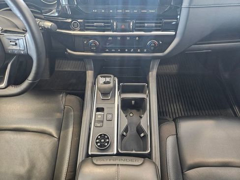 Used 2023 Nissan Pathfinder SL AWD/4WD image 19
