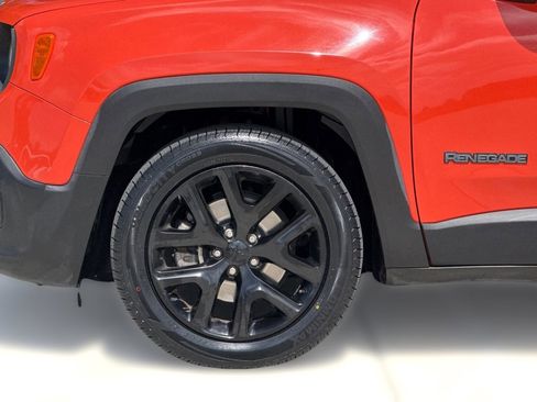 Used 2017 Jeep Renegade Altitude FWD image 11