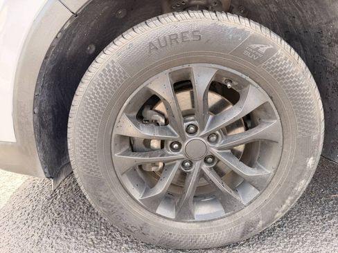 Used 2019 Hyundai Santa Fe SE FWD image 10