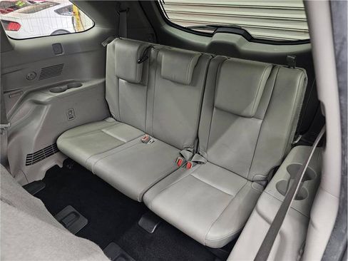 Used 2019 Toyota Highlander XLE FWD image 11
